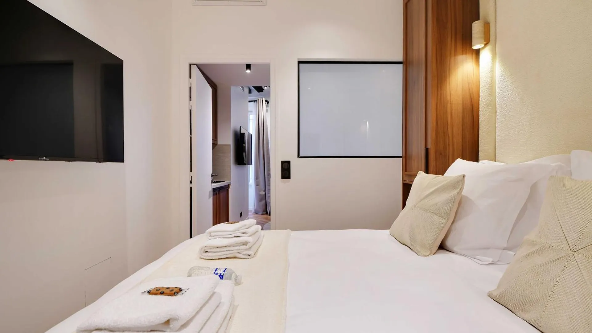 Elegant Comfort In The Heart Of Paris-notre Dame Paris