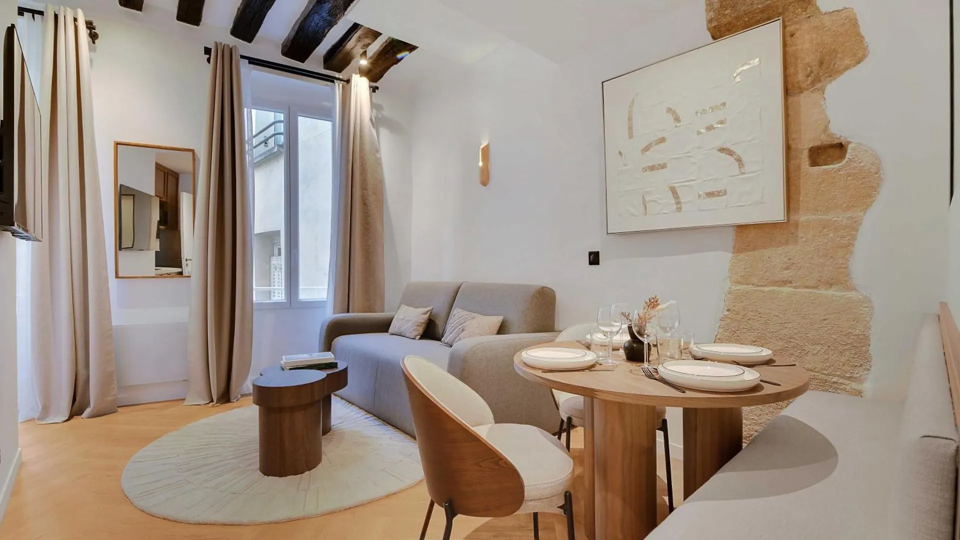 Elegant Comfort In The Heart Of Paris-notre Dame Paris